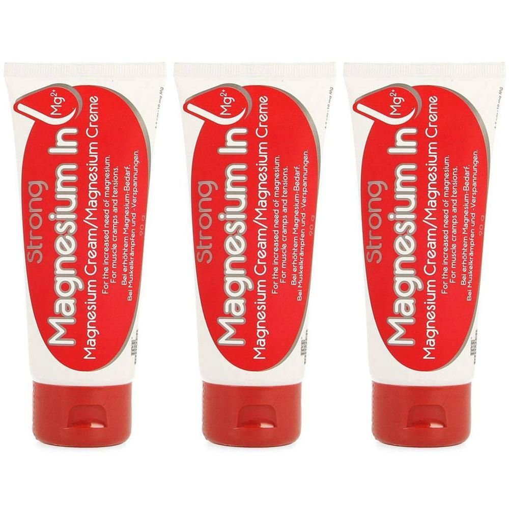 Drie tubes magnesiumcrème. Wit-rode verpakking. Opschrift: Strong Magnesium In. Voor spierkrampen en spanningen.