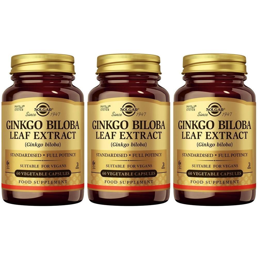 Drie bruine glazen flessen met gouden doppen. Op elke fles staat "GINKGO BILOBA LEAF EXTRACT" en "SOLGAR".
