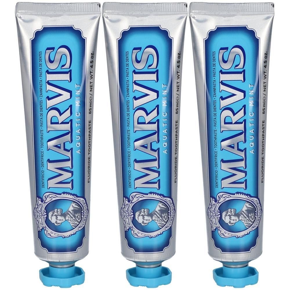 Drie tubes tandpasta. Zilveren tubes met blauw etiket. Opschrift MARVIS AQUATIC MINT. Blauwe dop. 85ml/4.5 oz.