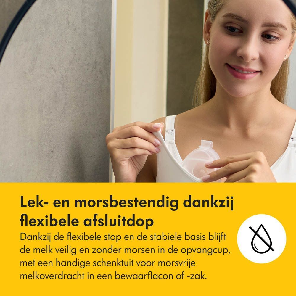 Vrouw houdt een transparante Medela InBra Breast Milk Collector vast. Tekst: Lek- en morsbestendig.