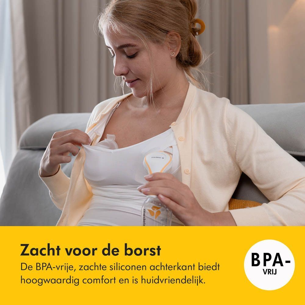 Vrouw met een Medela InBra Breast Milk Collector in een bh. Tekst: BPA-vrij, zacht.