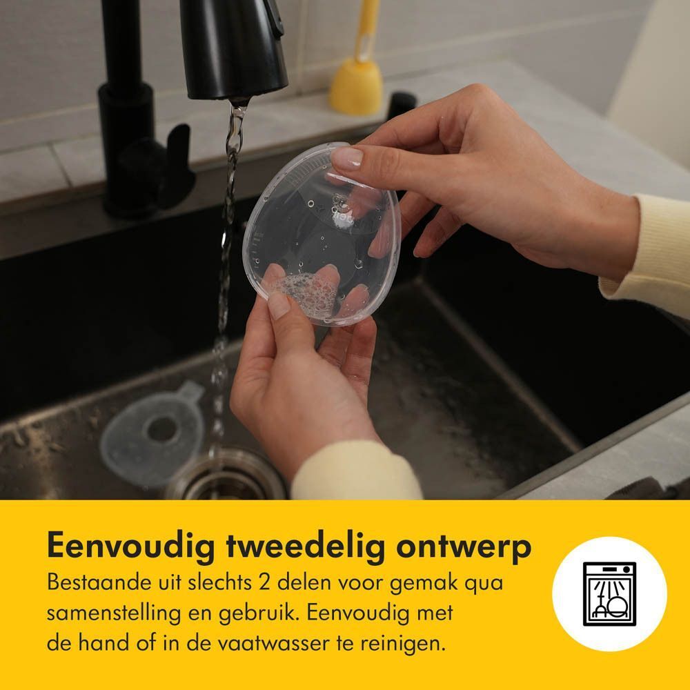 Handen wassen een transparante Medela InBra Breast Milk Collector. Tekst: Eenvoudig tweedelig ontwerp.