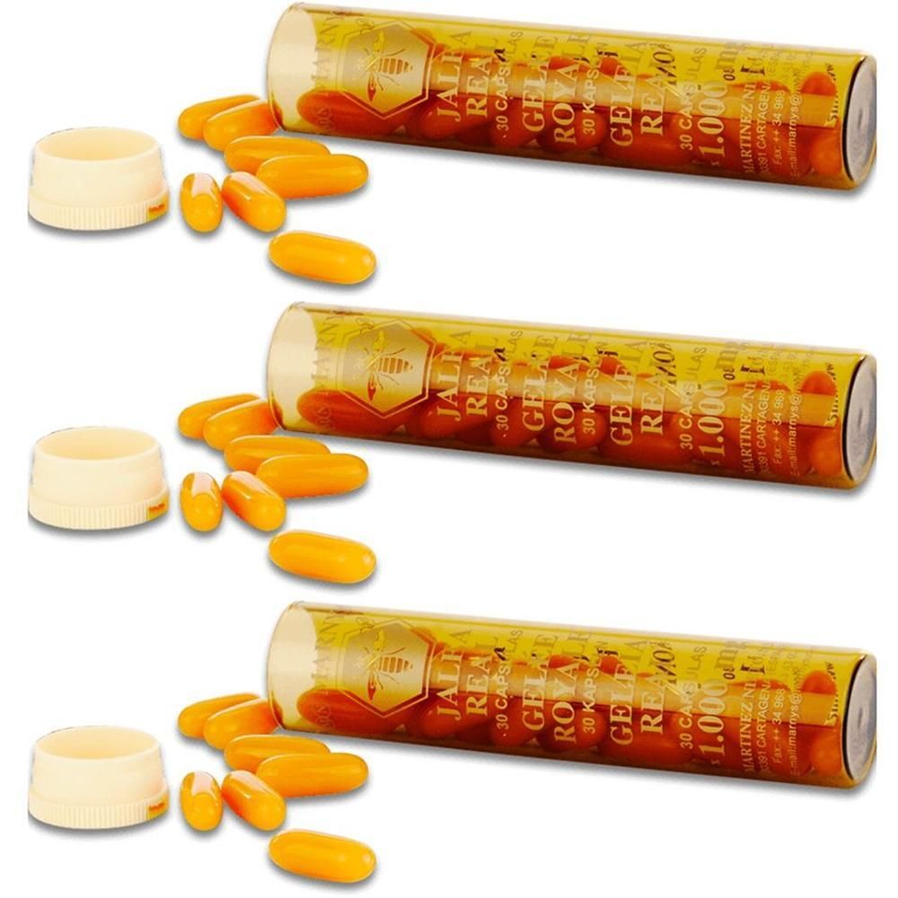 Trois tubes de gélules. Gélules de gelée royale, partiellement hors de l'emballage. Couvercles à côté.