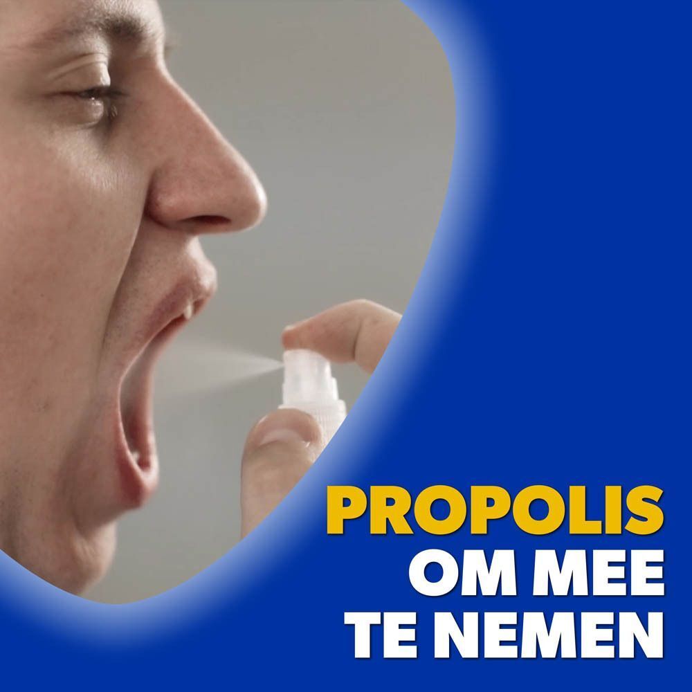 Man spuit propolis in de mond. Tekst: Propolis om mee te nemen.