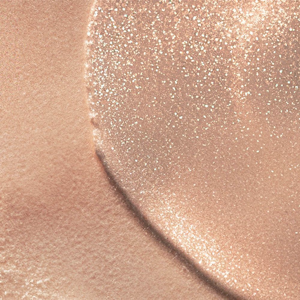 Close-up van gouden oogschaduw met glitter.