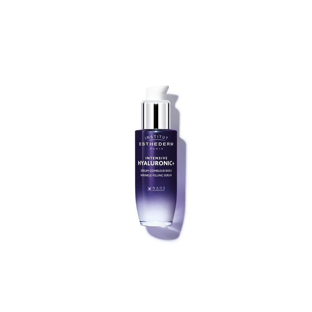 Een serumfles. Donkerblauwe fles met zilveren pompkop. Opschrift: Institut Esthederm, Intensive Hyaluronic+.