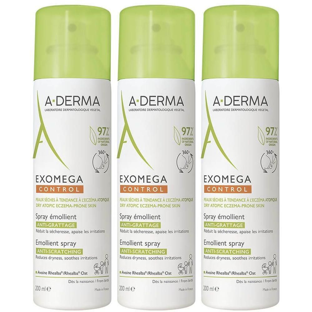 Drie sprays A-Derma Exomega Control. Witte flacon met groene dop. Tekst: Exomega Control, Spray émollient, Anti-grattage.
