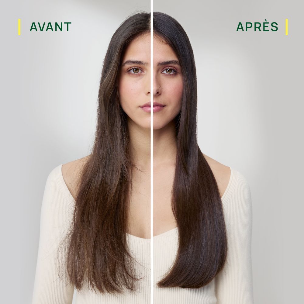Comparaison avant-après. À gauche : cheveux secs. À droite : cheveux lisses.