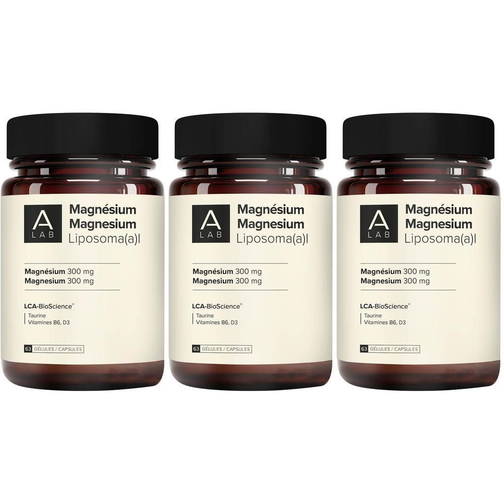 Trois flacons en verre brun avec des couvercles noirs. Étiquettes : "A LAB Magnésium Liposomale", 300 mg magnésium.