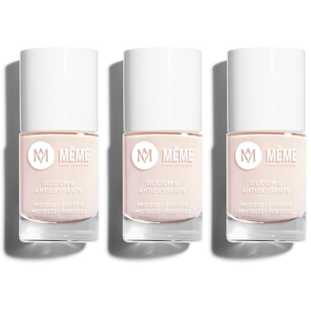 Drie flesjes nagellak met witte doppen. Merk "Meme", opschrift "Silicium & Antioxidants". Nude kleur.