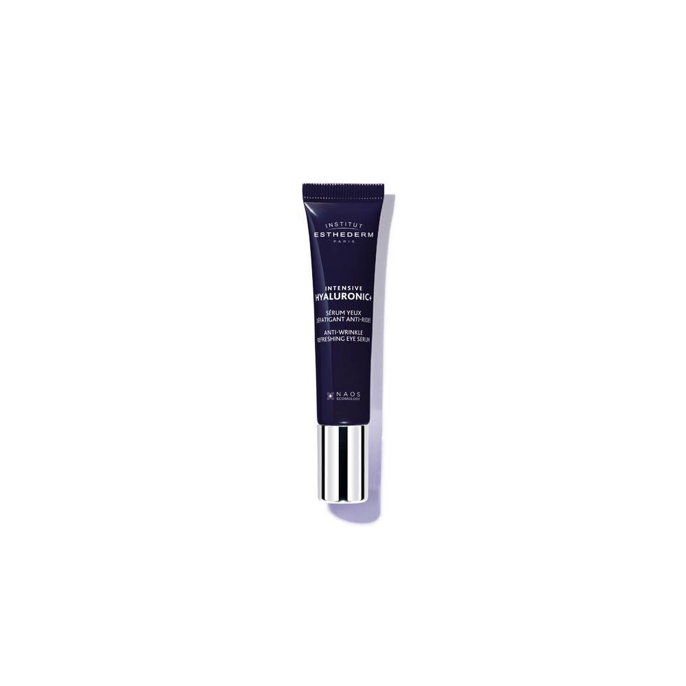 Un tube de sérum pour les yeux. Tube bleu foncé avec bouchon argenté. Texte: Institut Esthederm, Intensive Hyaluronic+, Anti-Wrinkle.