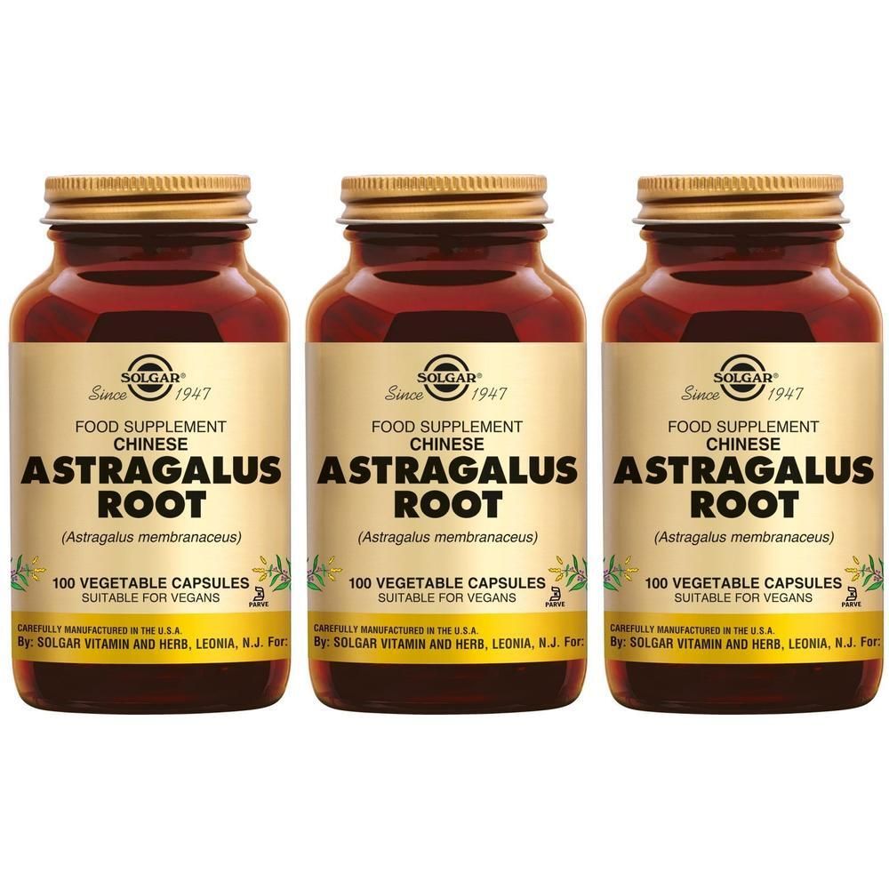Drie flessen Solgar Astragalus Root. Bruine glazen flessen met gouden doppen en etiketten. Opschrift: Astragalus Root, 100 capsules.