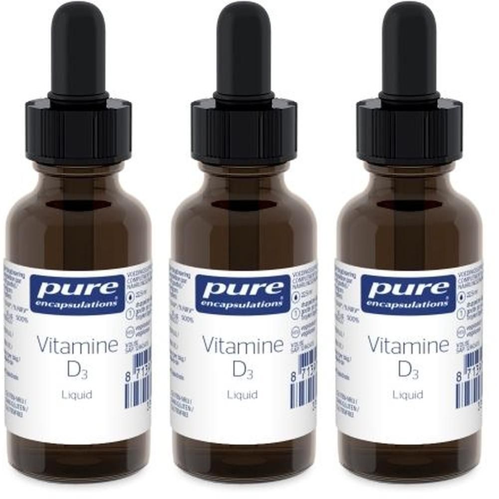 Trois flacons de Pure Encapsulations Vitamine D3 Liquid. Flacons en verre brun avec bouchons noirs et étiquettes.