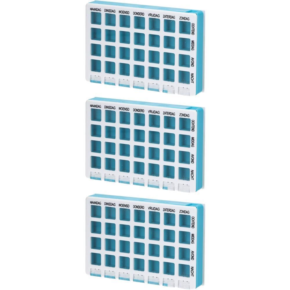 Trois piluliers blancs avec cadre bleu. Chaque pilulier a 7 jours et 4 prises.