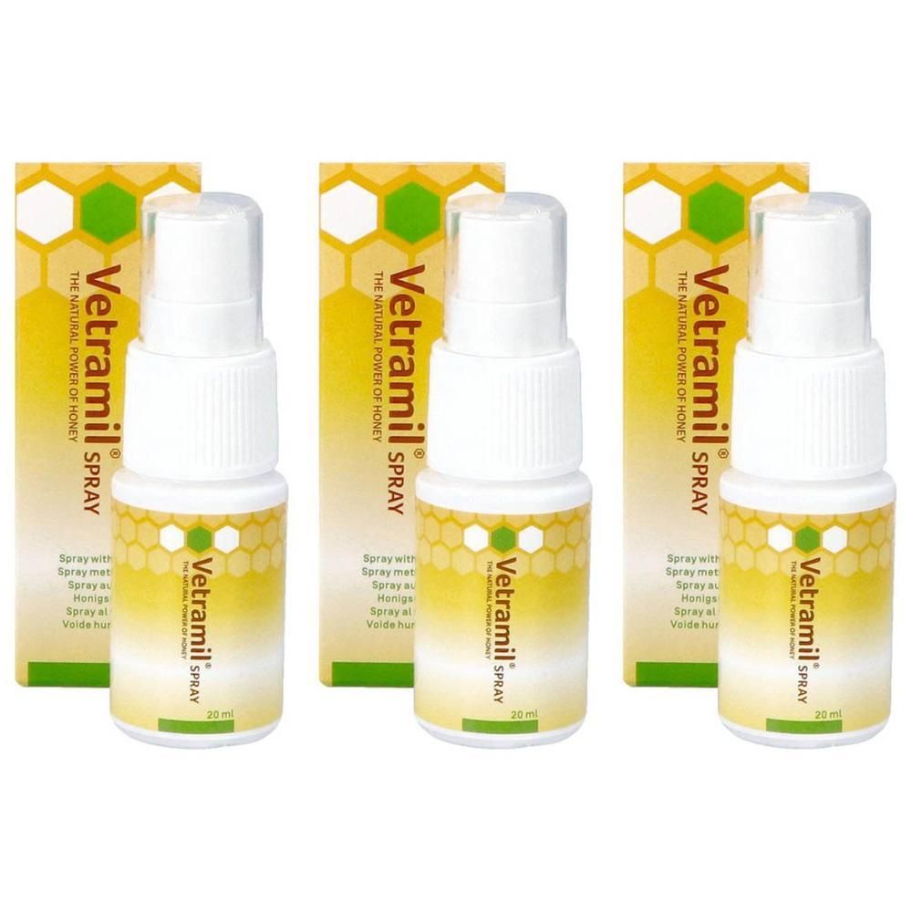 Drie sprays met witte sproeikop en geel-wit etiket. Opschrift: Vetramil Spray. Achter, drie dozen met geel design.