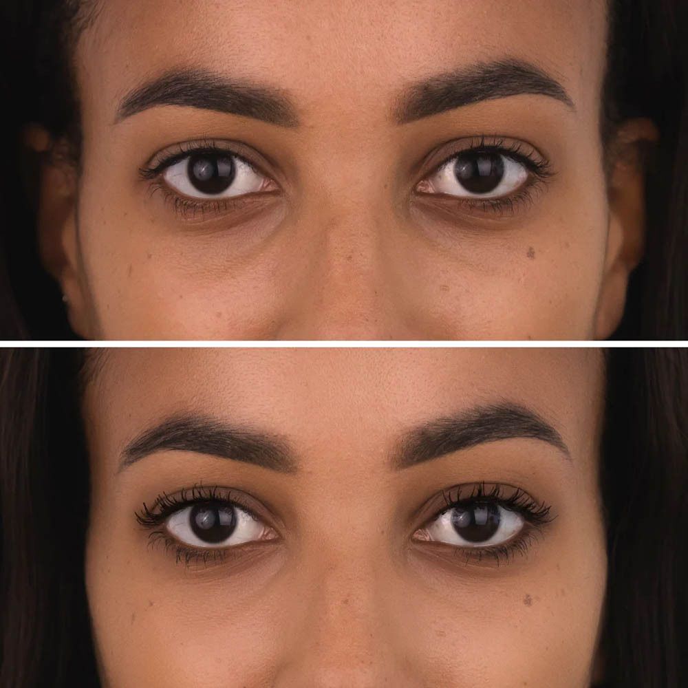 Comparaison des yeux avant et après l'application du mascara. En haut : sans. En bas : avec.