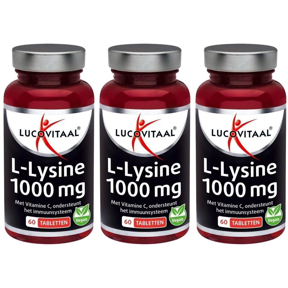 Drie flessen Lucovitaal® L-Lysine 1000 mg. Rode flessen met zilveren doppen en witte etiketten. Opschrift: L-Lysine 1000 mg, 60 tabletten, vegan.
