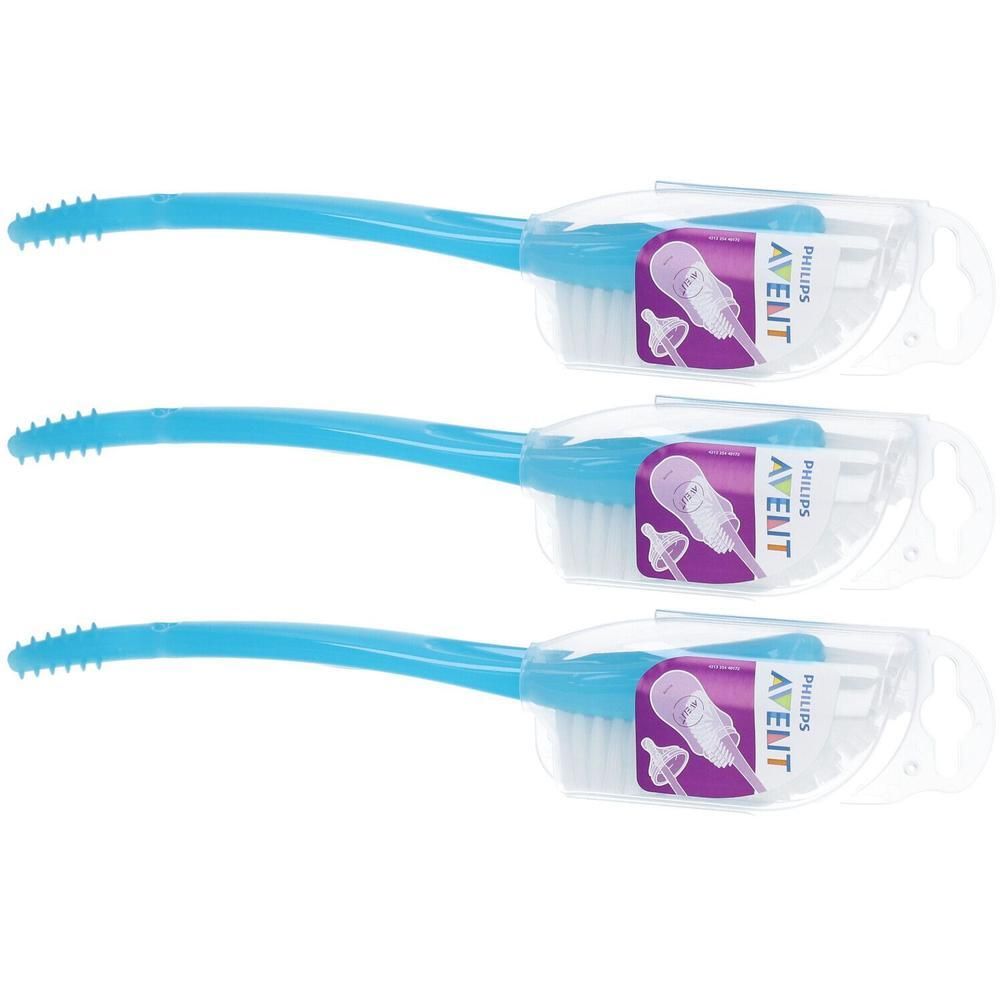 Trois goupillons emballés. Manches bleus, soies blanches. Emballage avec illustration du produit et logo.