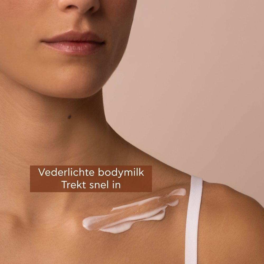 Product op de huid. Tekst: Vederlichte bodymilk, Trekt snel in.