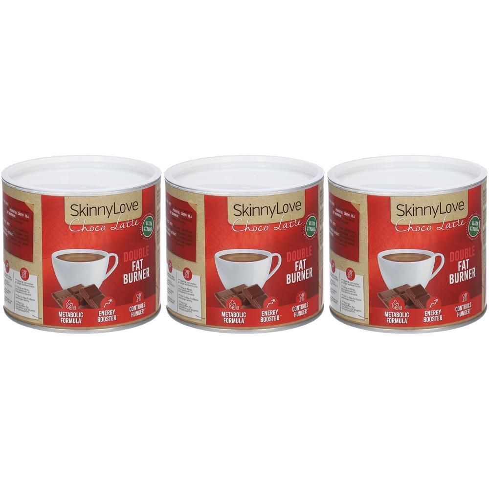 Drie blikken SkinnyLove Choco Latte. Rode etiketten met afbeelding van een kopje, chocolade en tekst. Dubbele vetverbrander.