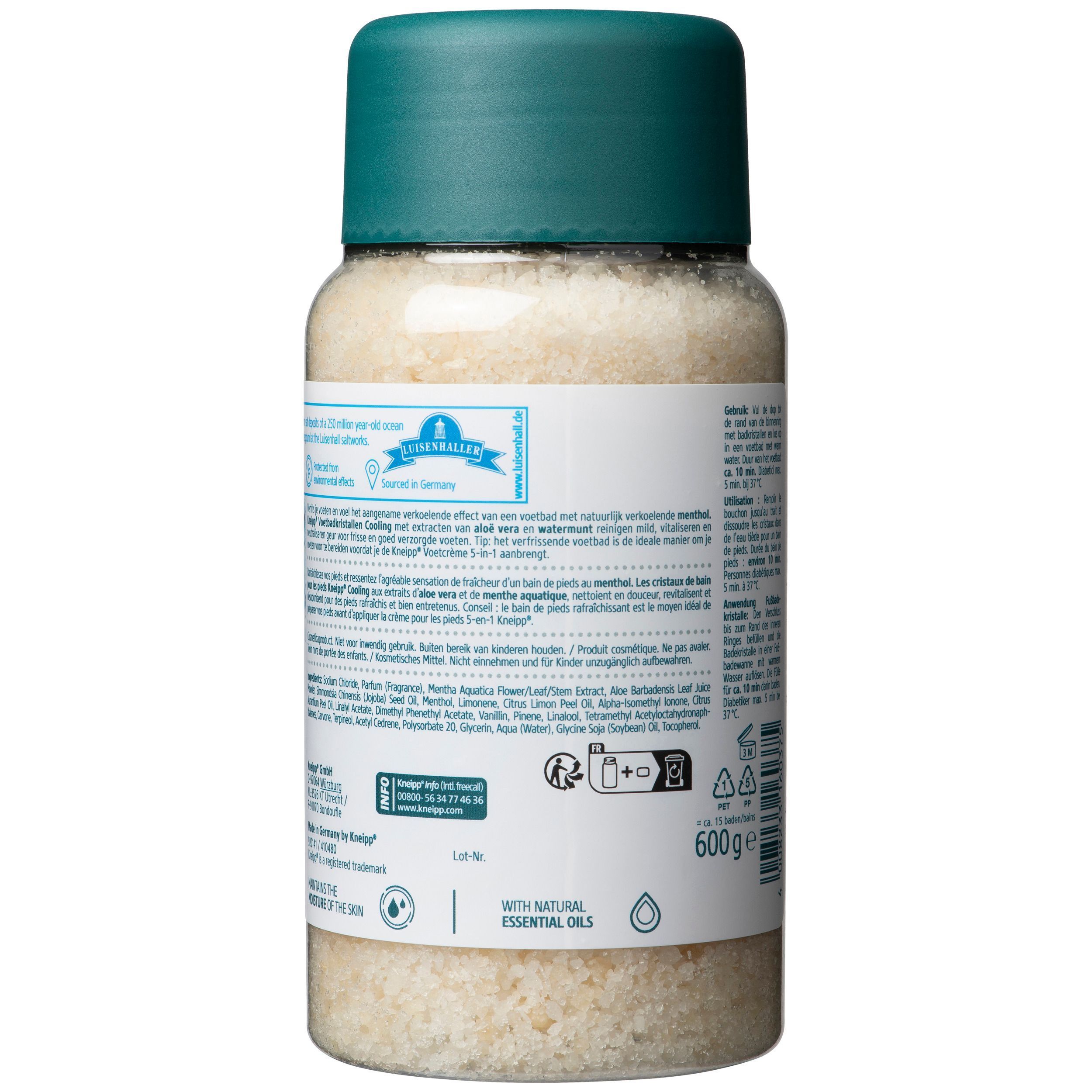 Achterkant van een fles Kneipp Cristaux de Bain pour les Pieds Cooling. Witte kristallen, groene deksel, etiket met tekst.