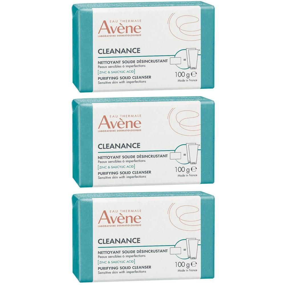 Trois pains de savon vert. Inscription: Avène Cleanance, nettoyant solide désincrustant, zinc & acide salicylique, 100g.