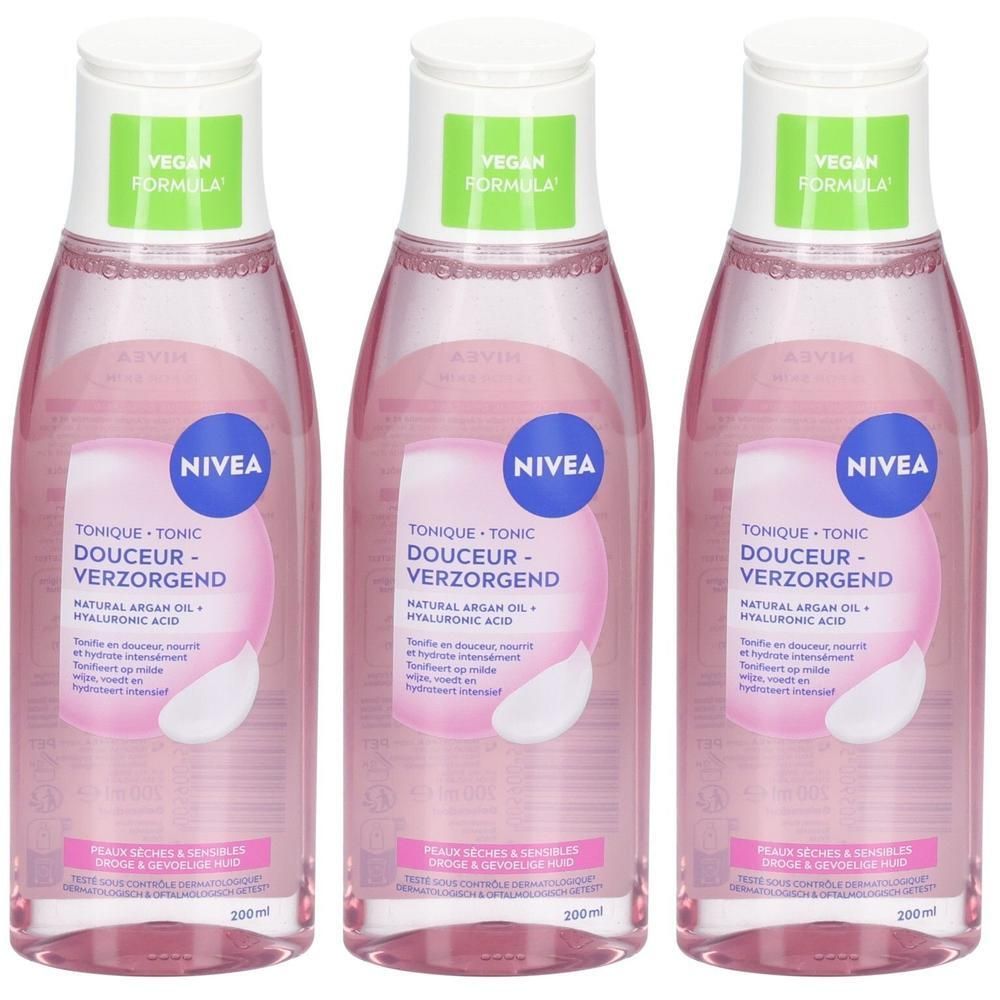 Drie flessen Nivea tonic. Roze vloeistof, witte dop met groene opdruk. Blauwe etiketten met tekst.