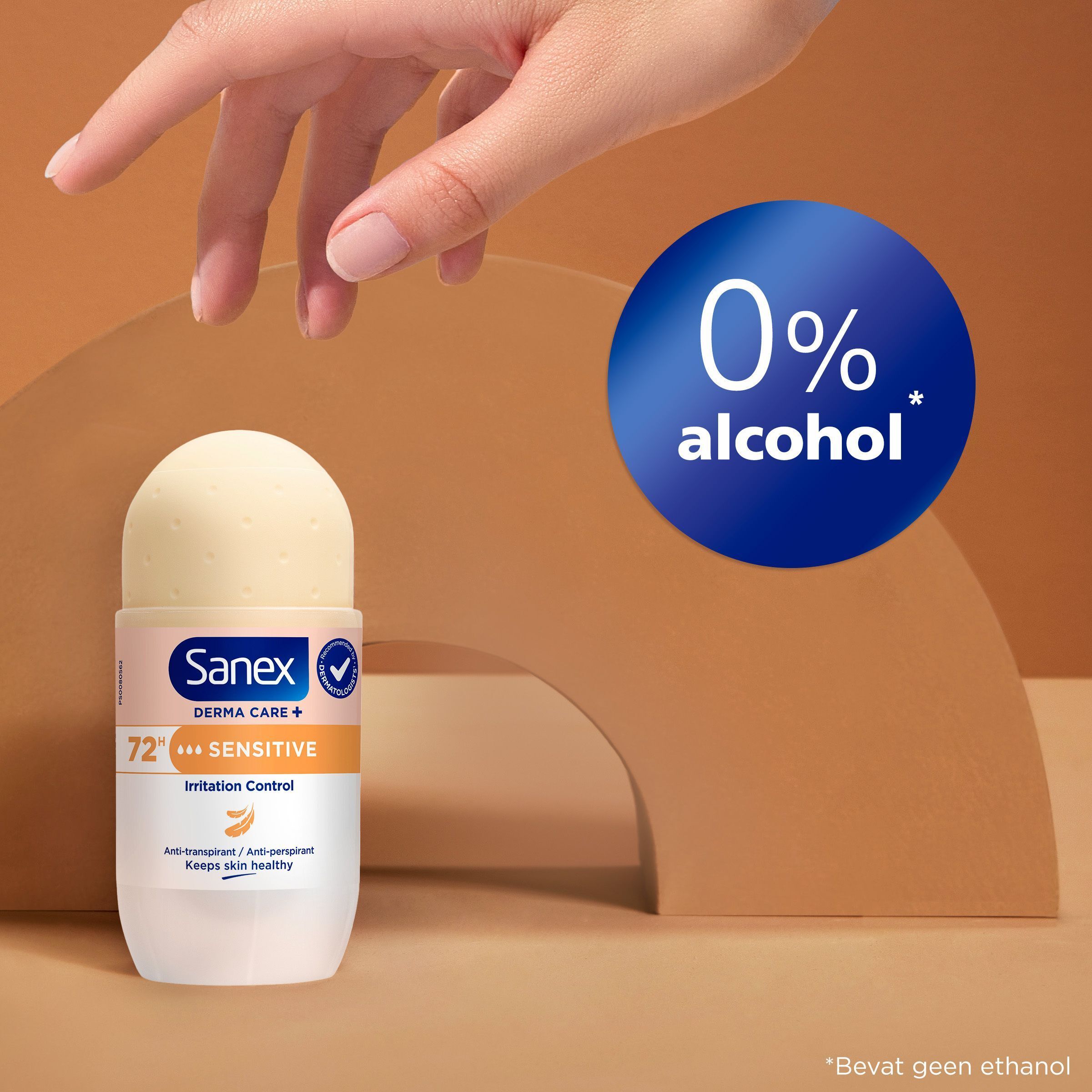 Roller en hand. Tekst: 0% alcohol. Sanex logo en productnaam. Irritatie Controle.