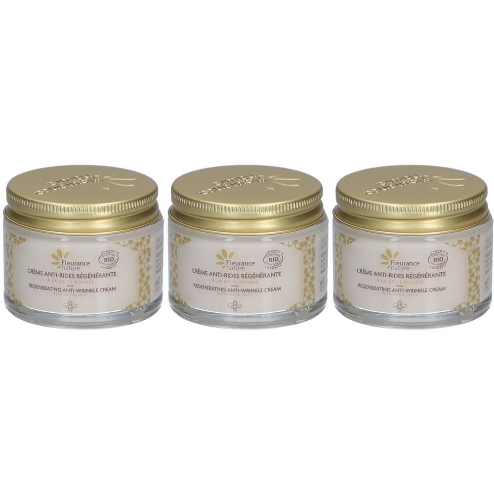 Drie crèmepotten met gouden deksels. Labels: "Crème Anti-Rides Régénérante".