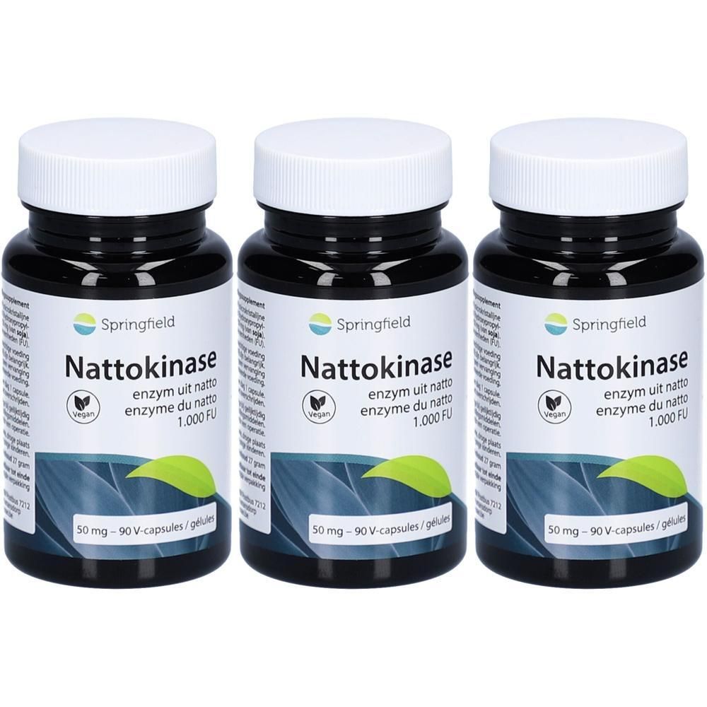 Drie flessen Springfield Nattokinase. Zwarte flessen met witte doppen. Opschrift: Nattokinase, enzym, 1.000 FU, vegan.