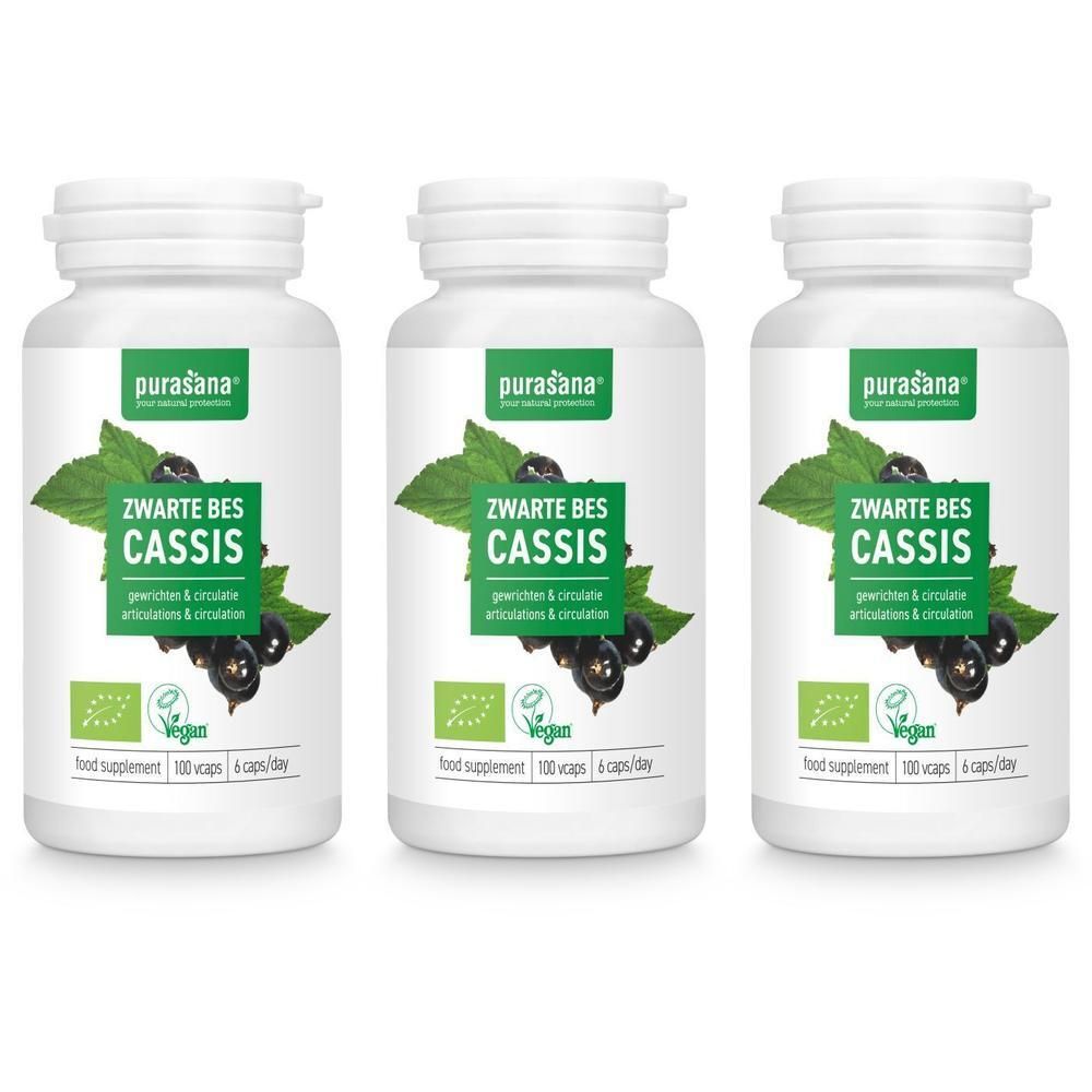 Drie witte flessen met etiketten. Opschrift: Zwarte Bes Cassis, bladeren en bessen. Vegan-zegel.