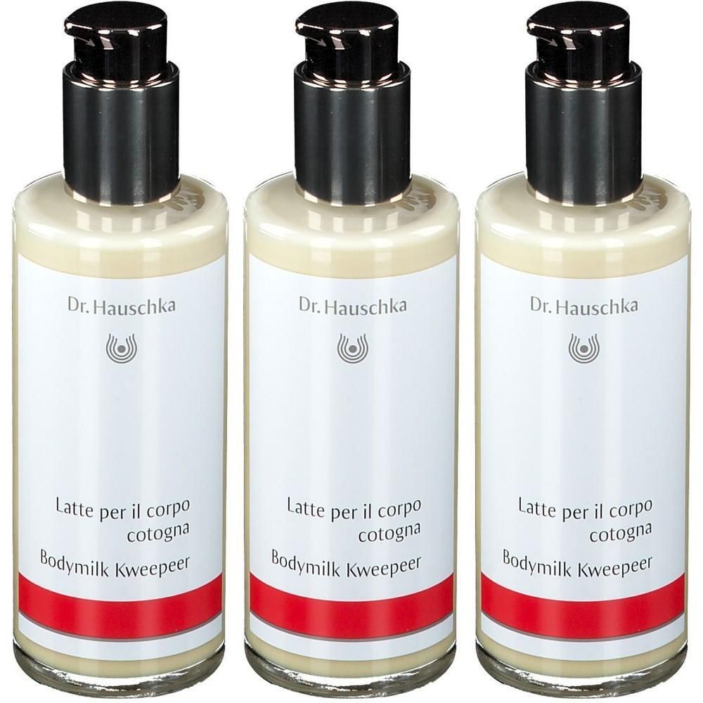 Trois flacons de Bodymilk. Étiquettes blanches avec bande rouge. Bouchon pompe noir. Inscription: Dr. Hauschka, Bodymilk Kweepeer.