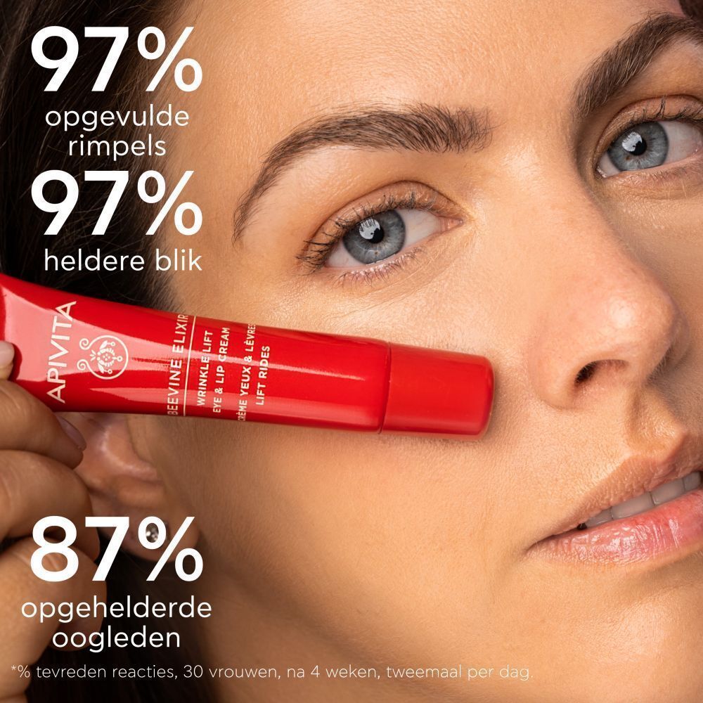 Vrouw met tube Apivita Beevine Elixir Crème Yeux & Lèvres Lift Rides. Tekst: 97% opgevulde rimpels.