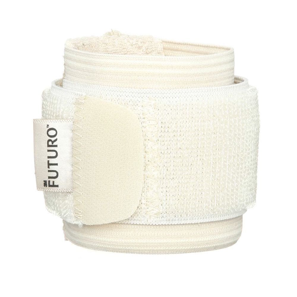 FUTURO™ polsbandage, opgerold. Beige, met klittenband en label.