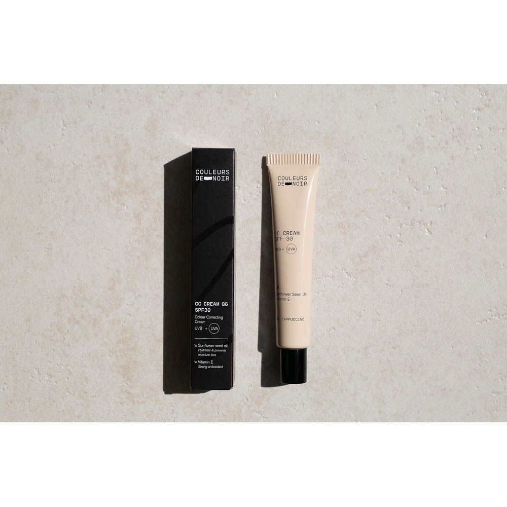 Een tube Couleurs de Noir CC CREAM SPF30 01 Porcelain naast een zwarte doos. Tekst: CC CREAM SPF 30, UVB + UVA.