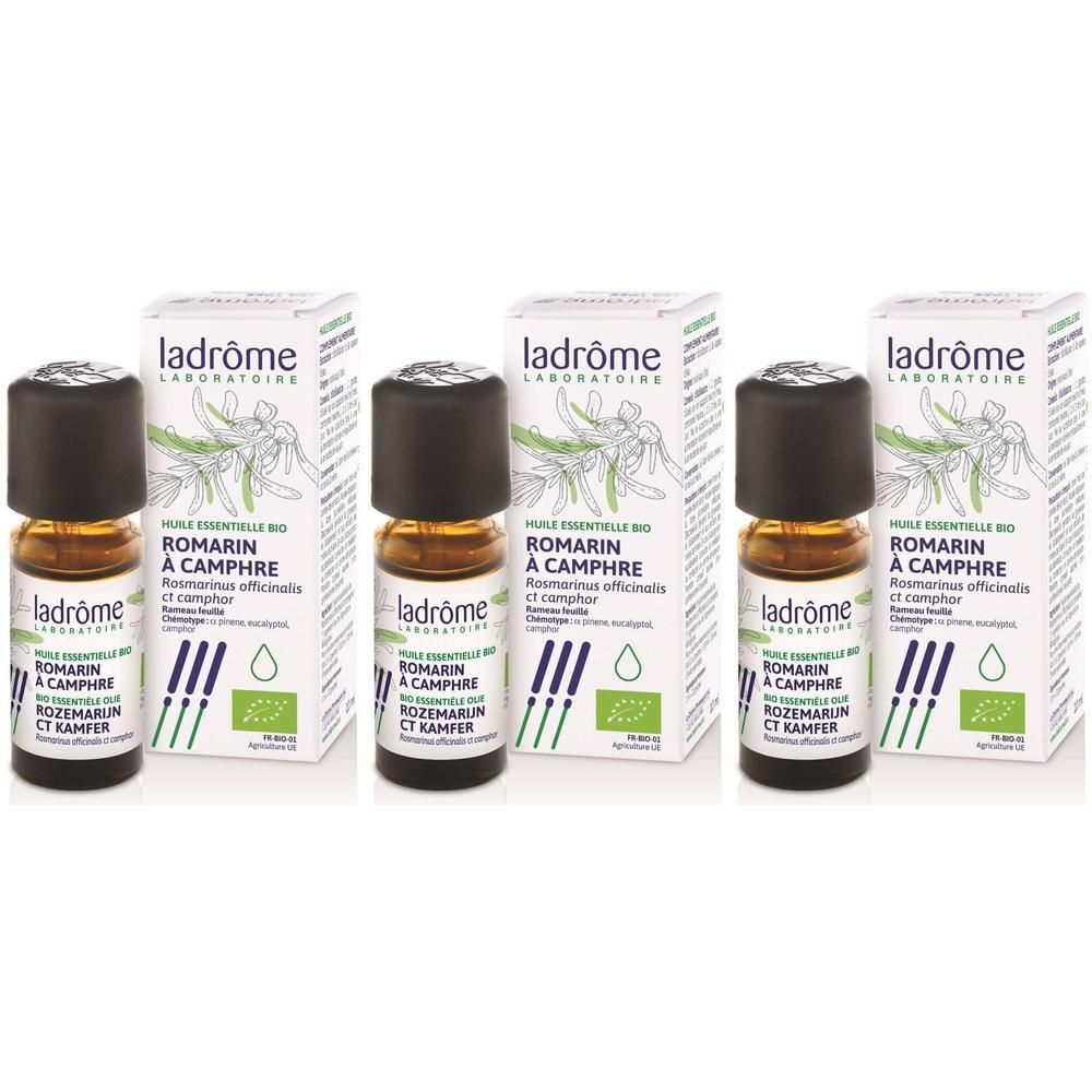 Drie flesjes bruine vloeistof met zwarte doppen, naast witte dozen met groene opdrukken.