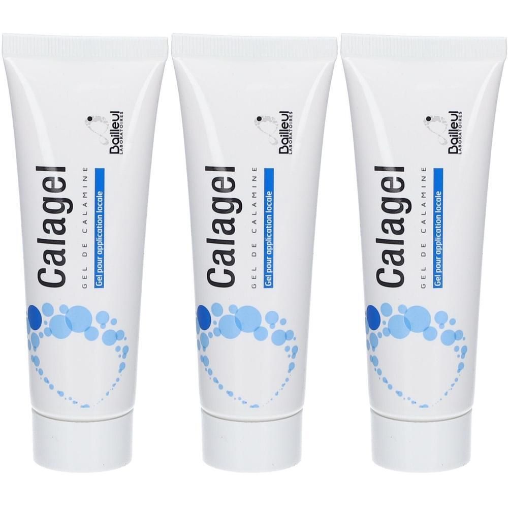 Trois tubes de gel Calagel. Tubes blancs avec texte et illustrations bleus. Inscription: Calagel, Gel de Calamine, Gel pour application locale.