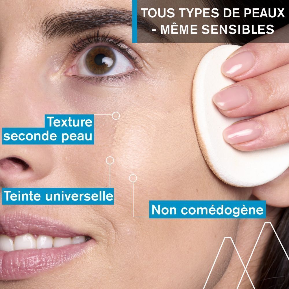 Gros plan sur un visage. Texte: Texture seconde peau, Teinte universelle, Non comédogène. Éponge.