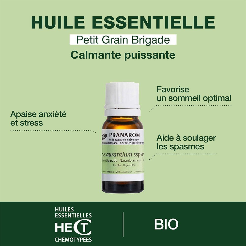 Un flacon avec étiquette. Texte : "PRANARÔM", "Huile Essentielle", "Petit Grain Bigarade".