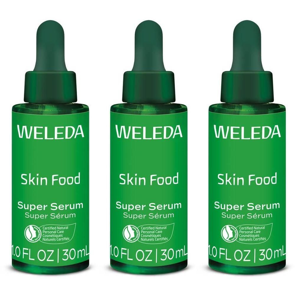 Trois flacons verts Weleda Skin Food Super Sérum. Bouchon compte-gouttes. Inscription : Skin Food, Super Sérum, 30ml.