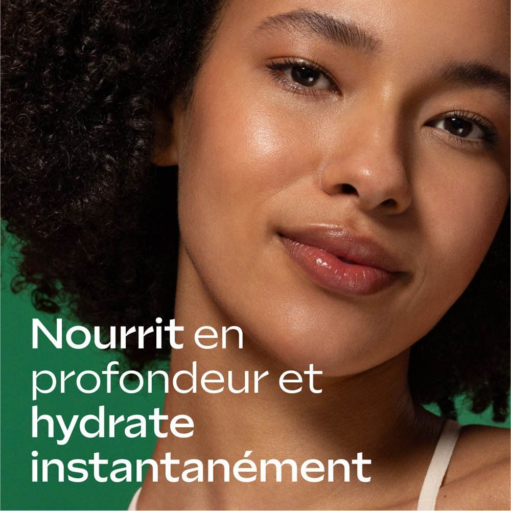Femme avec peau brillante. Texte : Nourrit en profondeur et hydrate instantanément.