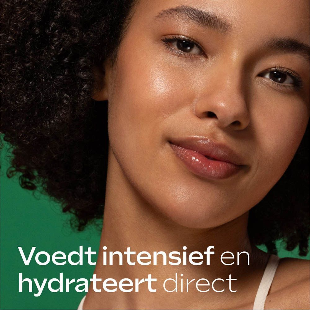 Vrouw met glanzende huid. Tekst: Voedt intensief en hydrateert direct.