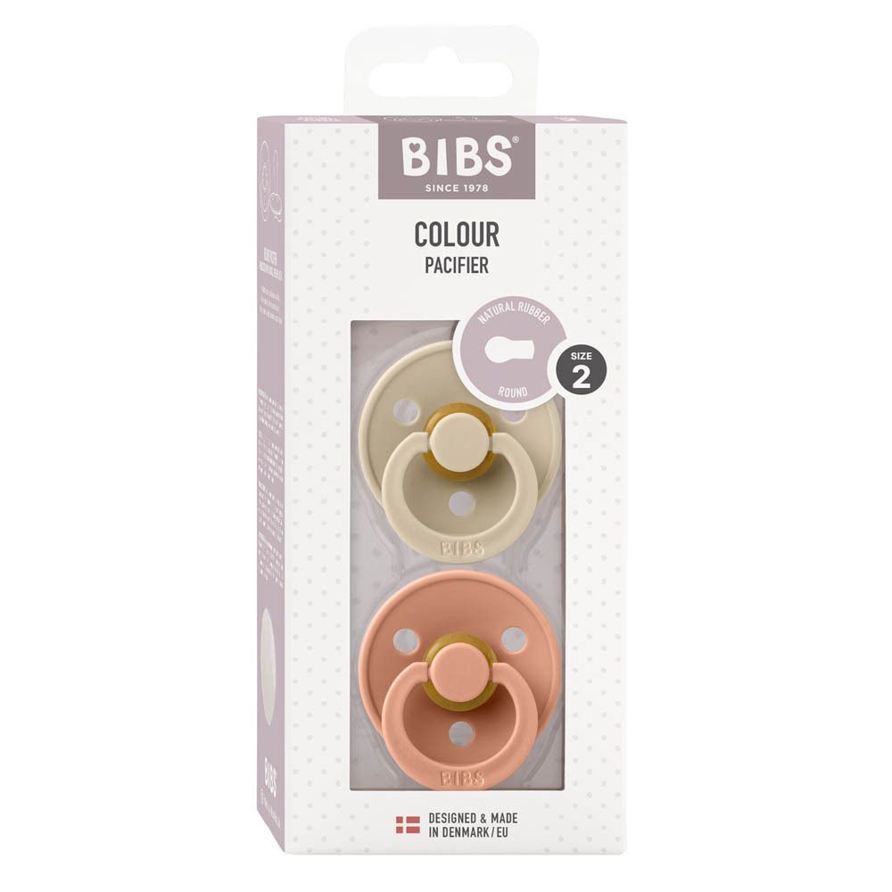 Verpakking met twee fopspenen. Merk BIBS. Beige en perzik fopspenen. Maat 2. Transparant venster.