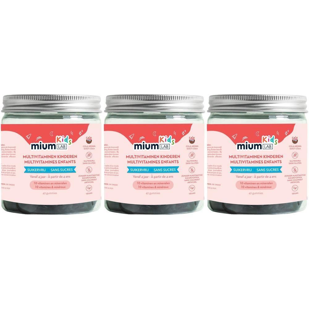 Trois pots de MiumLab Kids Multivitamines Enfants. Récipients en verre avec couvercles à vis. Étiquettes avec informations.