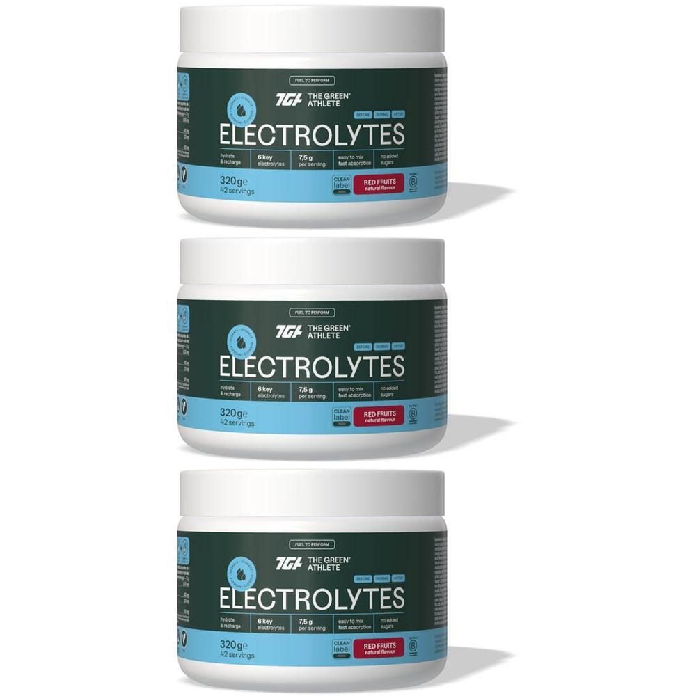 Trois pots blancs avec couvercles. Inscription: ELECTROLYTES, 320g, Red Fruits. Marque: The Green Athlete.