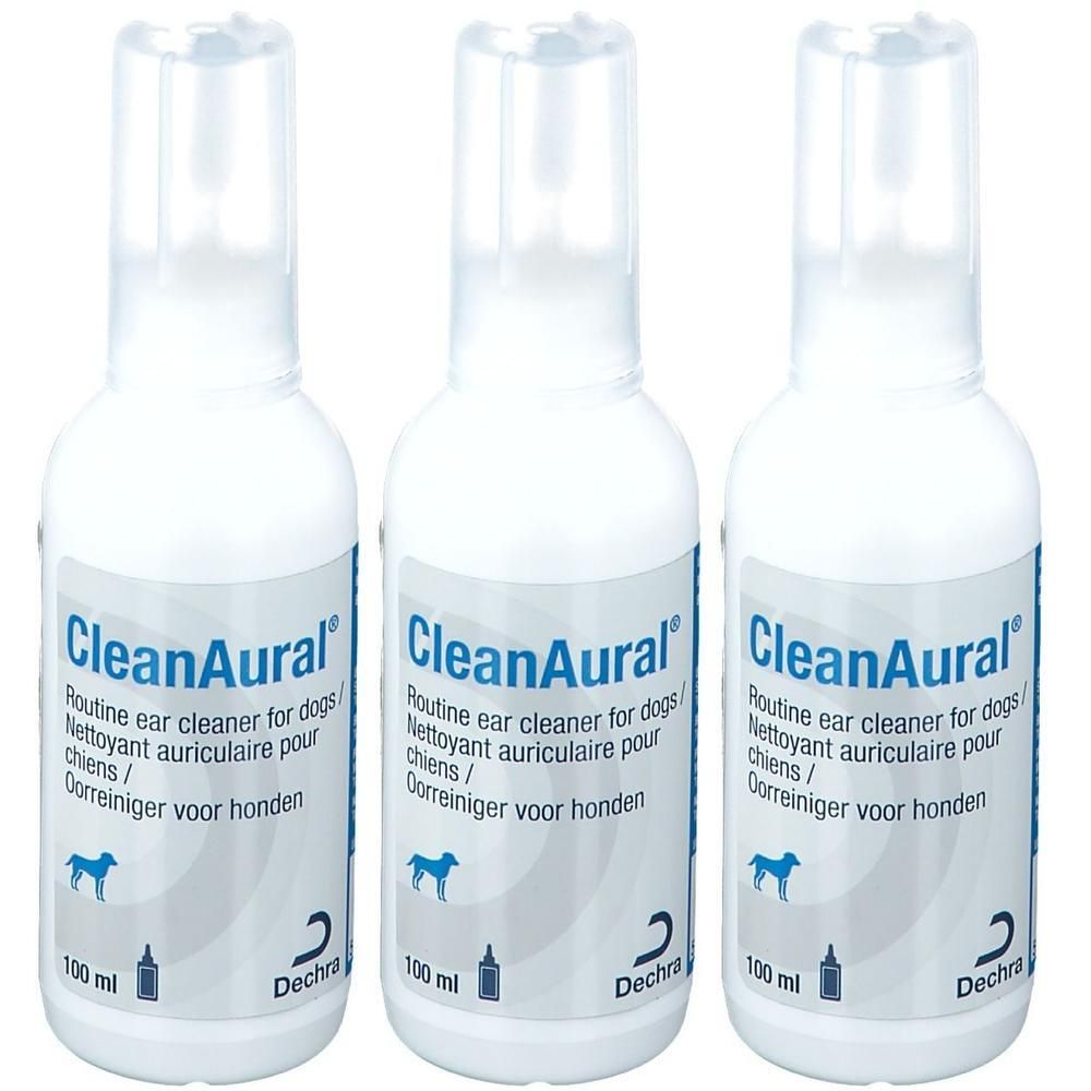 Drie witte flessen met het label "CleanAural". Op het label staat "Routine ear cleaner for dogs".