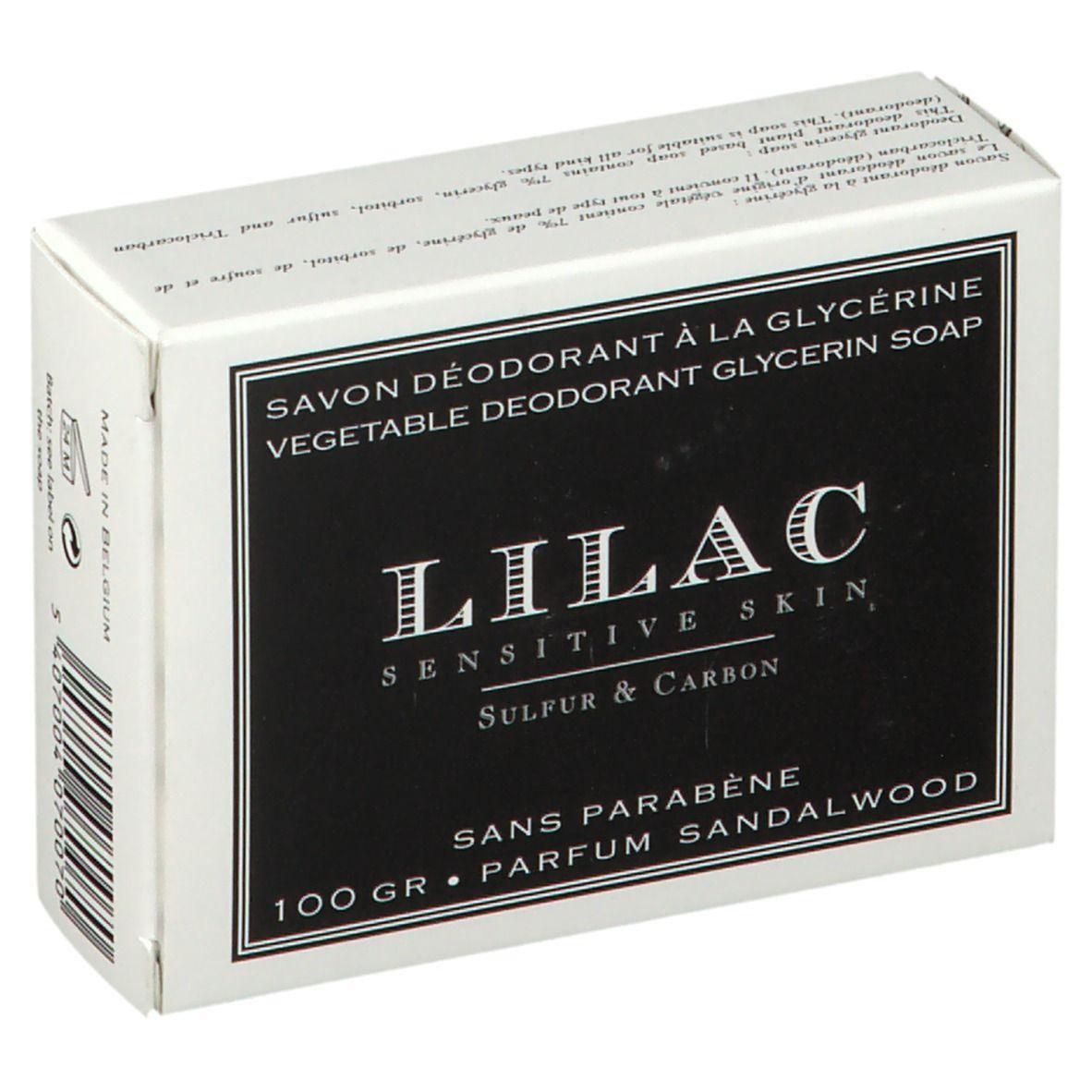 Witte doos met zwart etiket. Opschrift: LILAC, Savon Déodorant à la Glycérine, 100 gr, Sans Parabène, Parfum Sandalwood.