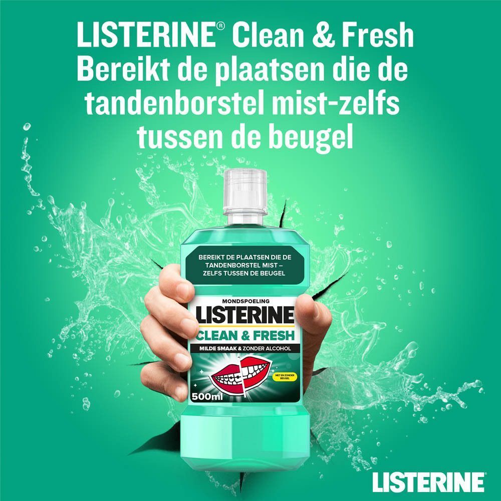 Listerine Clean & Fresh fles, 500ml, doorbroken door een hand. Groene mondwater, witte dop.