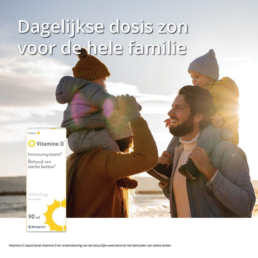 Familie met kinderen buiten. Opschrift: Dagelijkse dosis zon voor de hele familie. Product: Vitamine D3 Liquid.