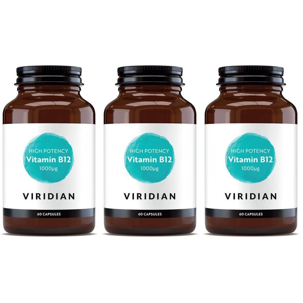 Drie bruine glazen flessen met zwarte doppen. Op de etiketten staat: High Potency Vitamin B12 1000µg en VIRIDIAN. Elke fles bevat 60 capsules.